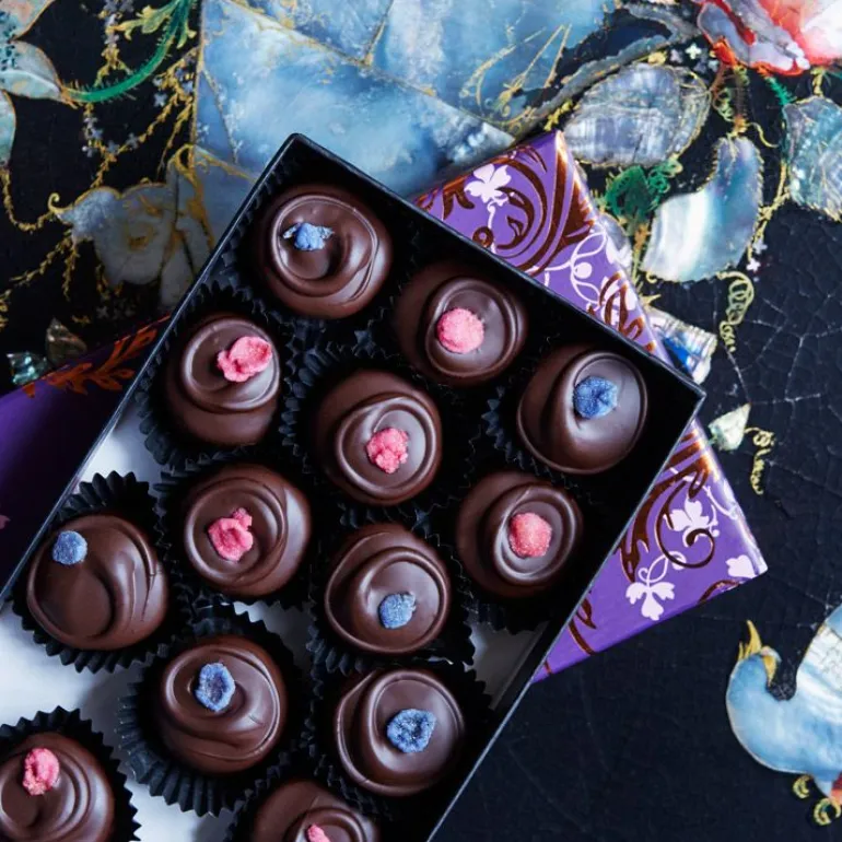 Buckingham Palace English Rose And Violet Creams